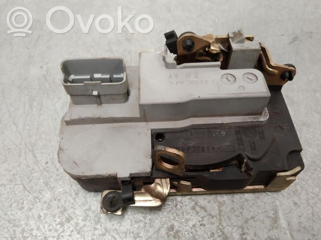Peugeot 206+ Front door lock 