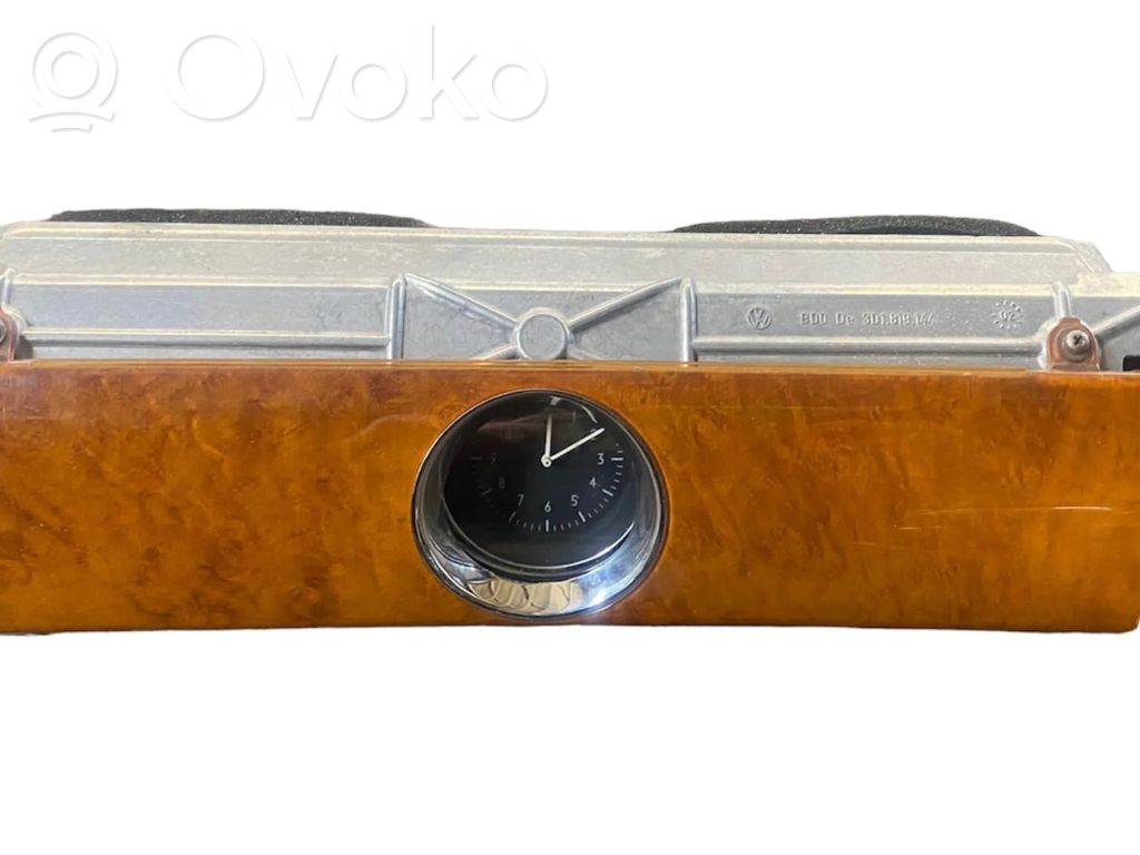 Dysze / Kratki środkowego nawiewu deski rozdzielczej   3D1853204,200036146621,2000366501