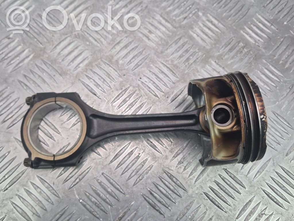 Mercedes-Benz A W176 Pistón 