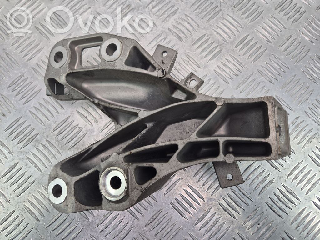 BMW X5 E70 Engine mounting bracket 