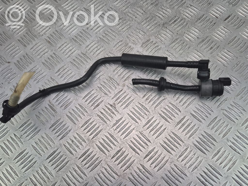 BMW 7 F01 F02 F03 F04 Polttoaineen palautusputki/-letku 