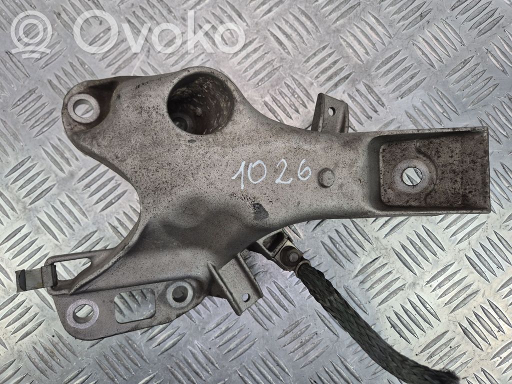BMW X5 E70 Engine mounting bracket 