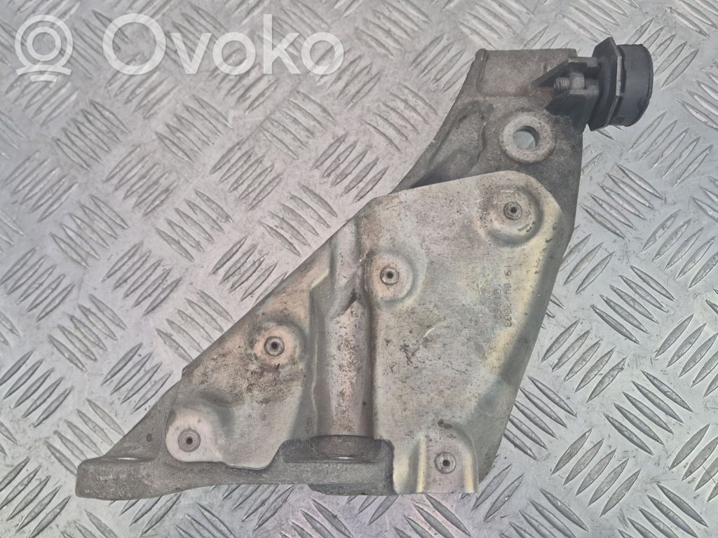 BMW X5 E70 Engine mounting bracket 