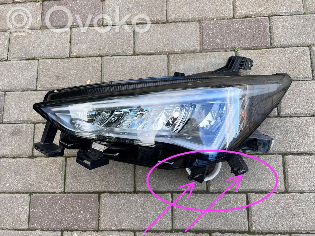 Cupra Born Headlight/headlamp mounting bracket 