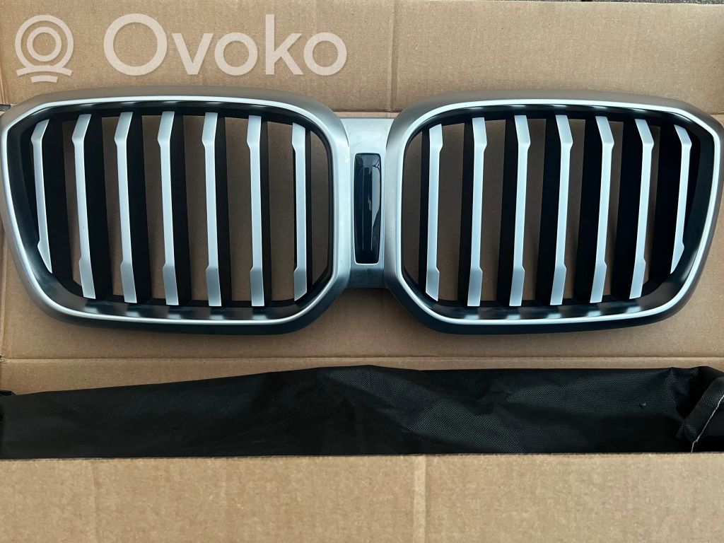 BMW X3 G01 Etupuskurin ylempi jäähdytinsäleikkö 