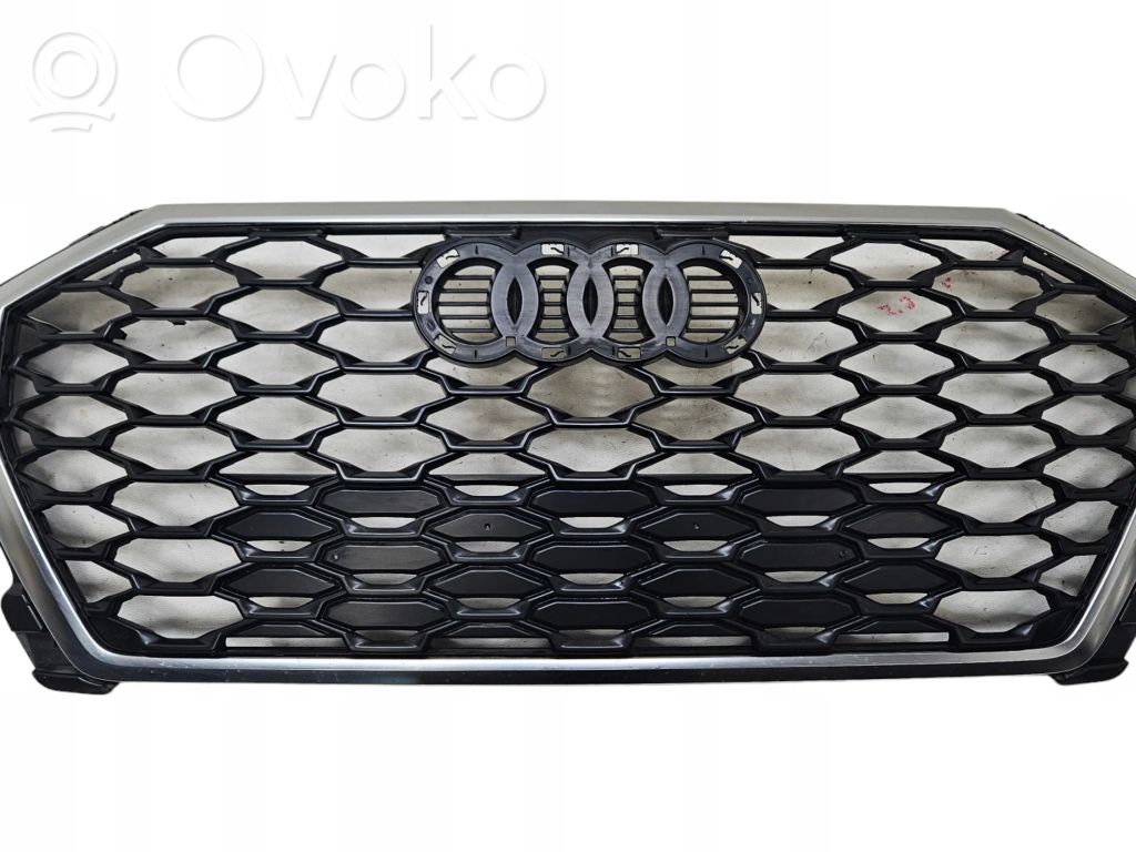 Audi Q3 F3 Etupuskurin ylempi jäähdytinsäleikkö 