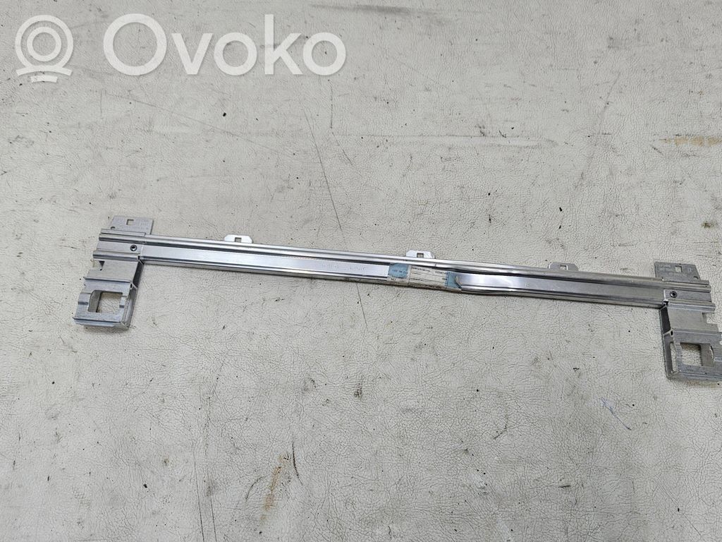 BMW X1 F48 F49 Belka zderzaka przedniego 