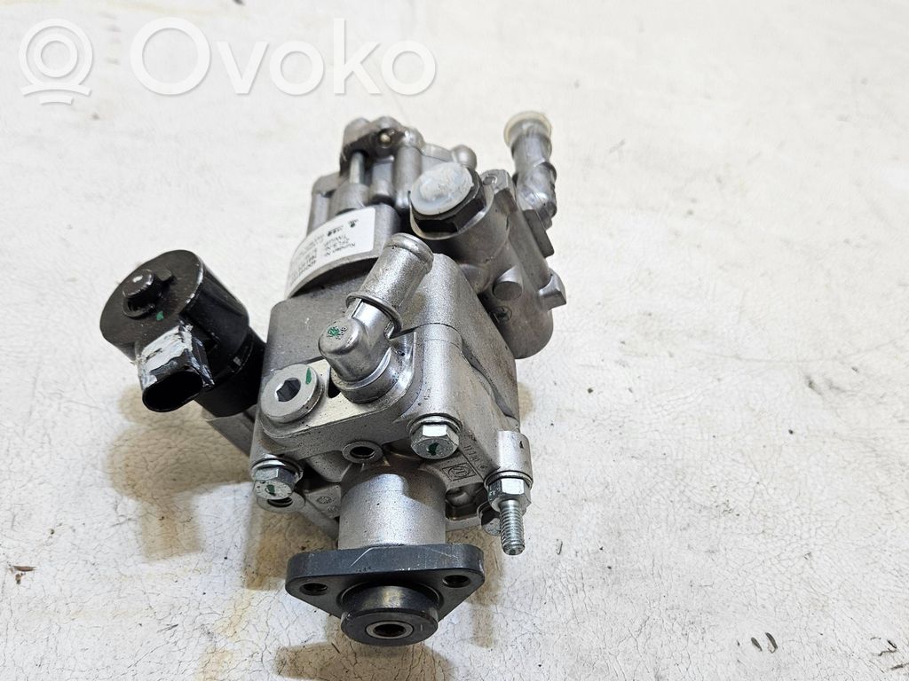Ohjaustehostimen pumppu   4D0143163R