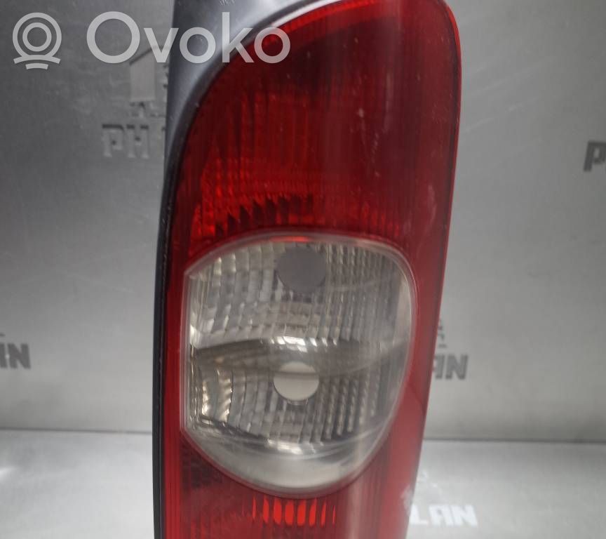 Renault Master II Aizmugurējais lukturis virsbūvē 