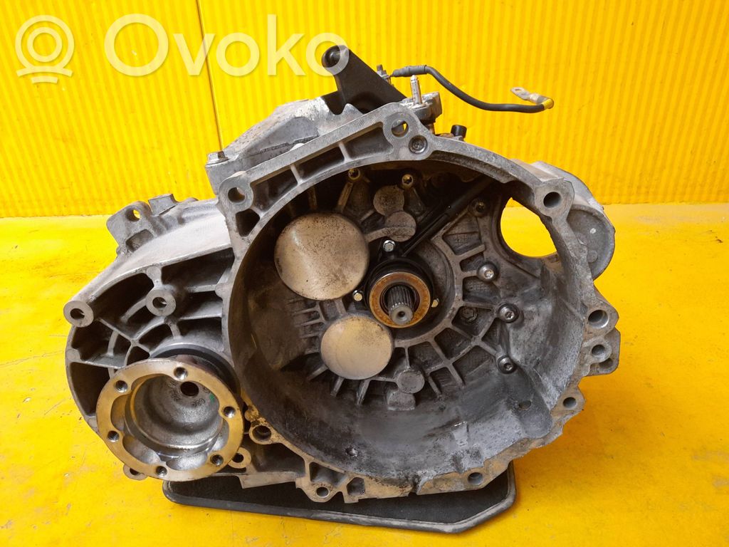 Volkswagen PASSAT B7 Mechaninė 6 pavarų dėžė 