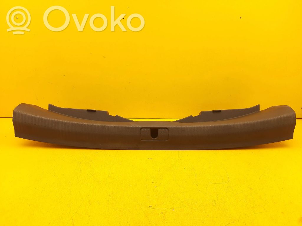 Audi A4 S4 B9 8W Osłona pasa bagażnika 