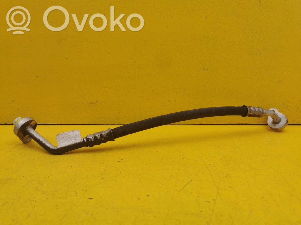 Ilmastointilaitteen putki (A/C)   31694875