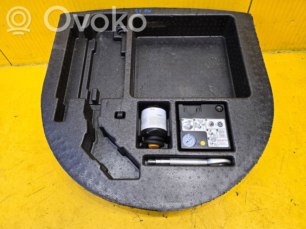 Caja de herramientas   10486975