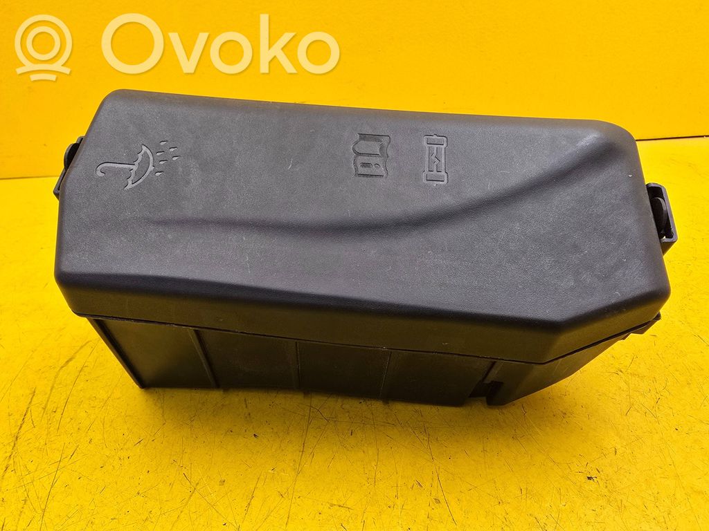 Audi A1 Skrzynka bezpieczników / Komplet 