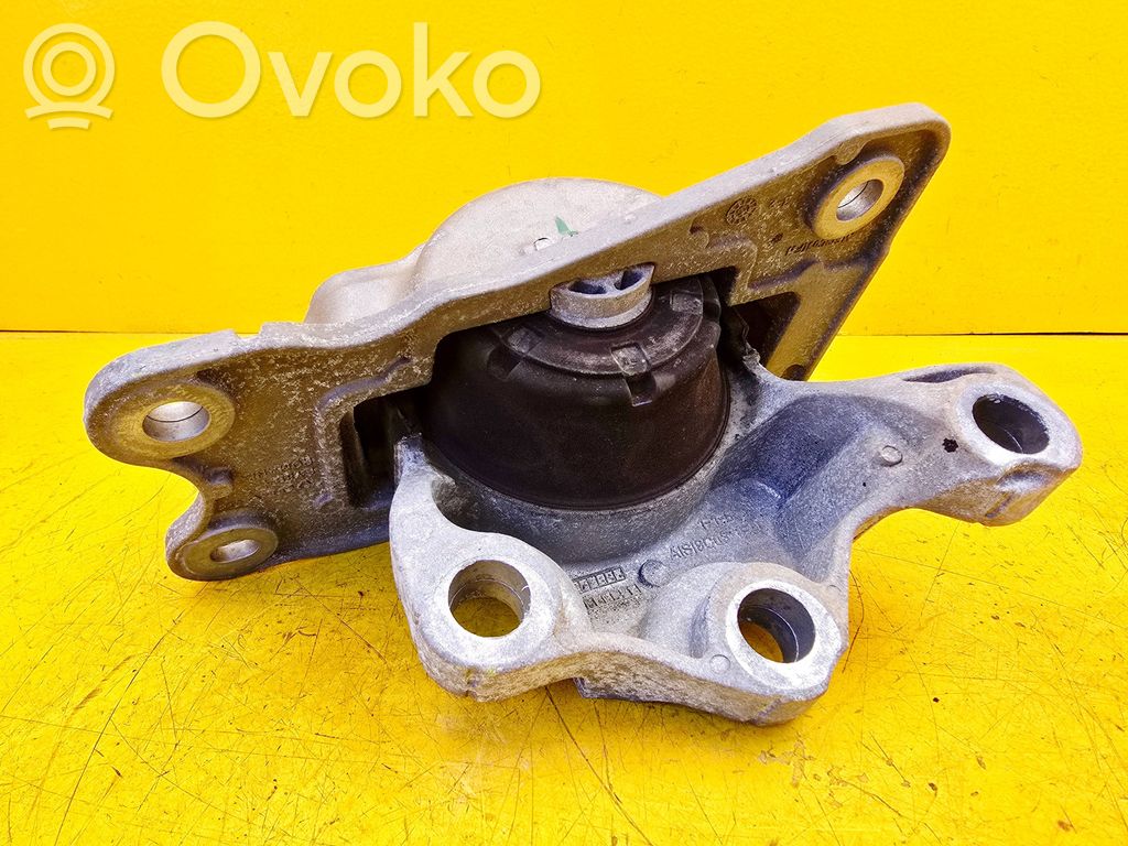 Volvo XC60 Engine mount bracket 