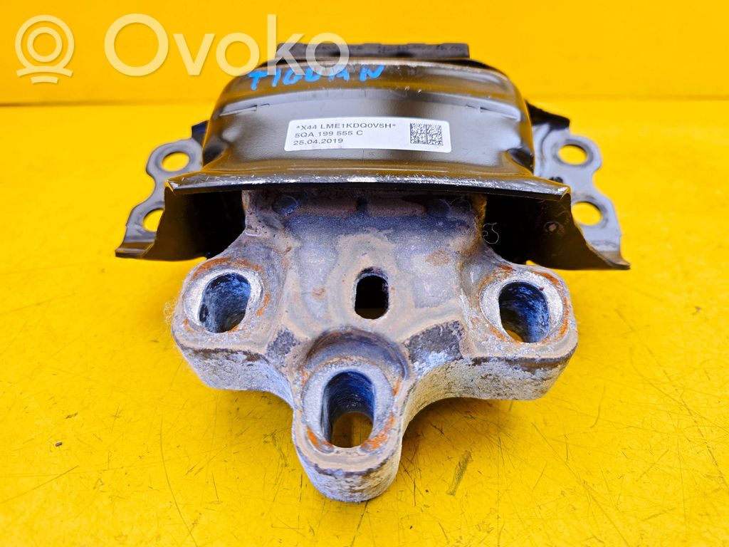 Volkswagen Tiguan Allspace Engine mount bracket 