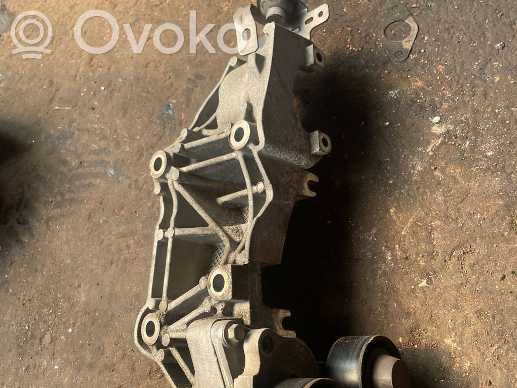 Engine mounting bracket   8200527320