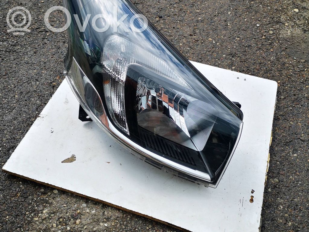 Opel Vivaro Phare frontale 