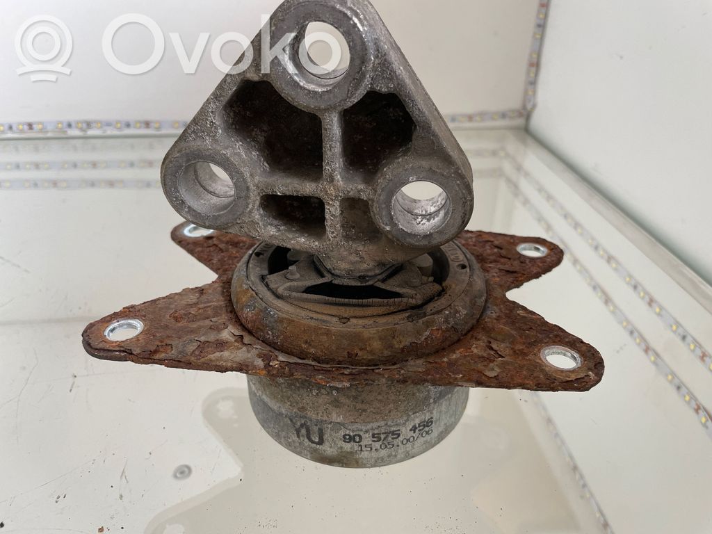 Opel Zafira A Engine mount bracket 