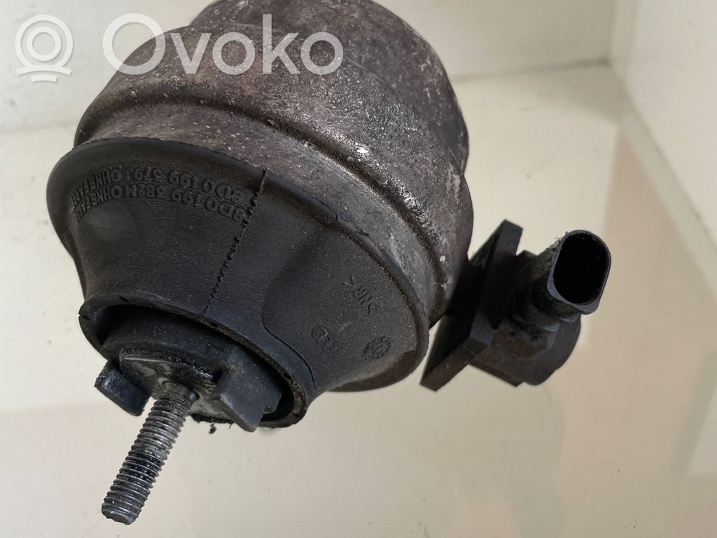 Audi A6 S6 C5 4B Engine mount bracket 