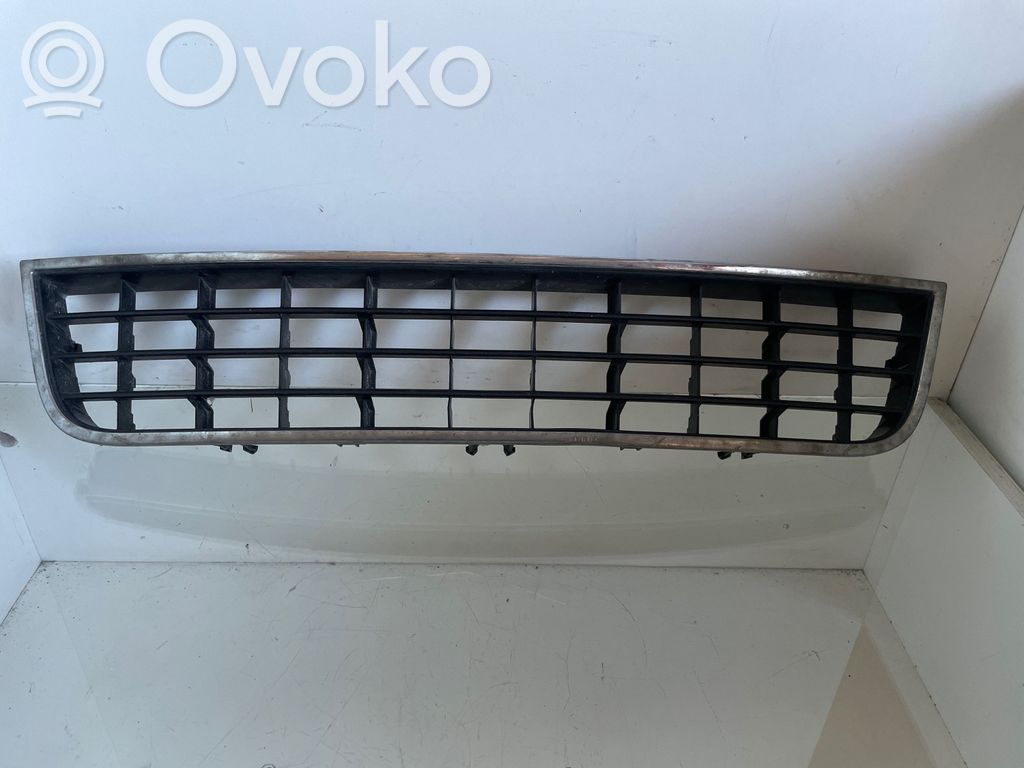 Audi A6 S6 C5 4B Grotelės apatinės (trijų dalių) 