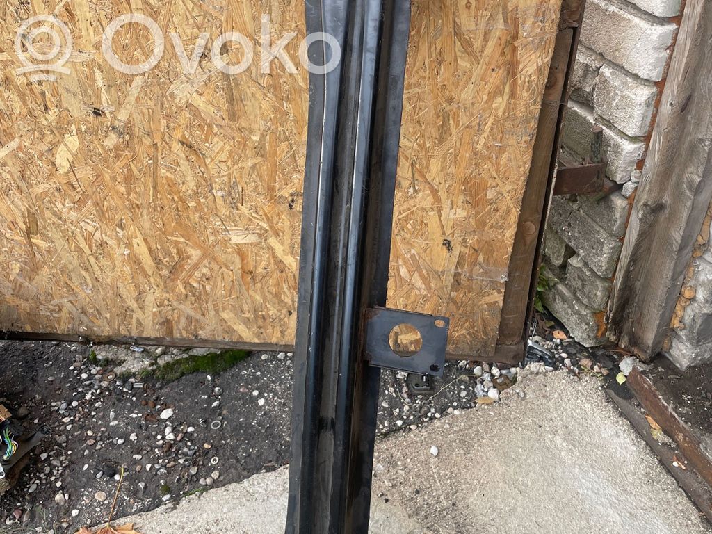 Volkswagen Golf V Poprzeczka zderzaka przedniego 