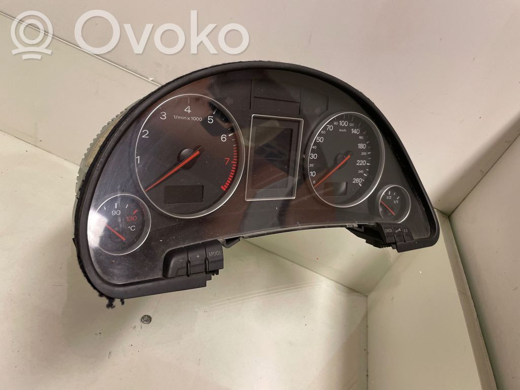 Audi A4 S4 B6 8E 8H Licznik / Prędkościomierz 
