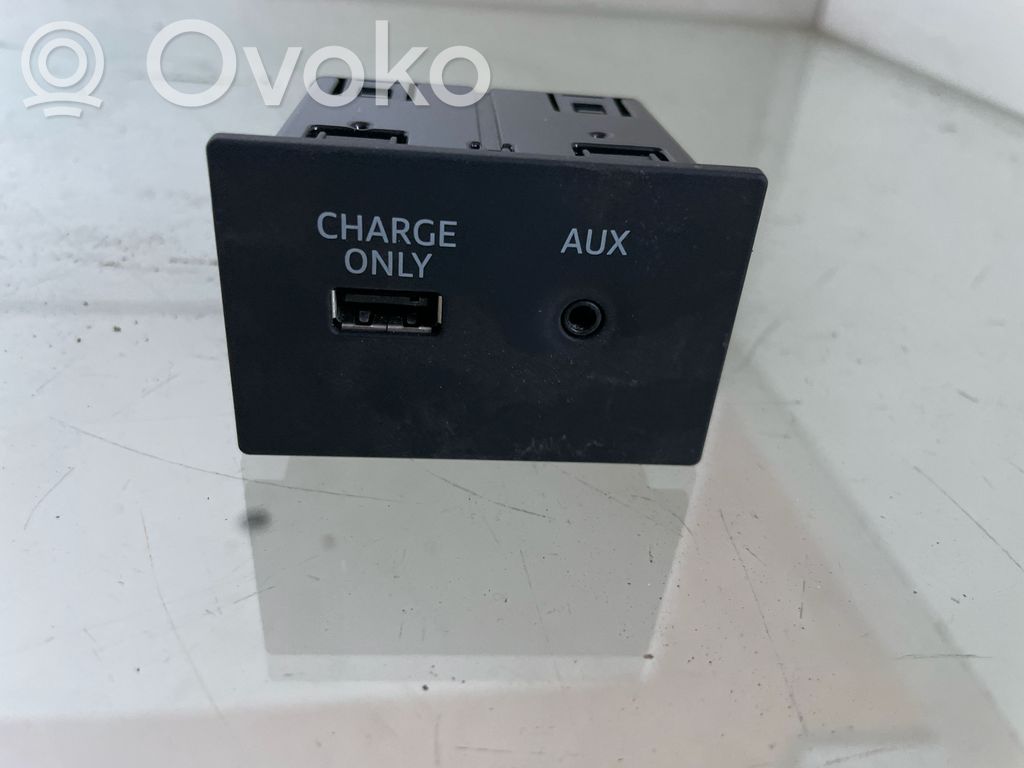 Audi Q2 - AUX in-socket connector 