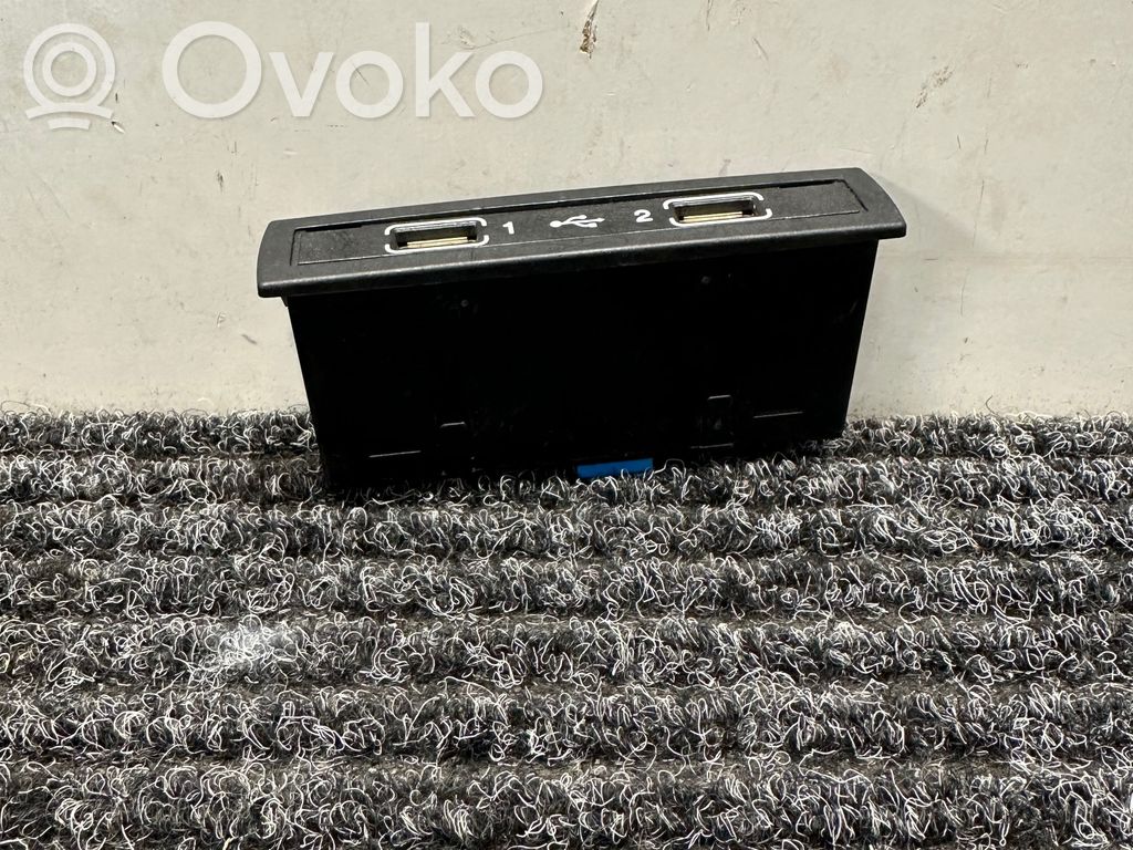 Gniazdo / Złącze USB   A1728202826,00361157,150629,29412009C5