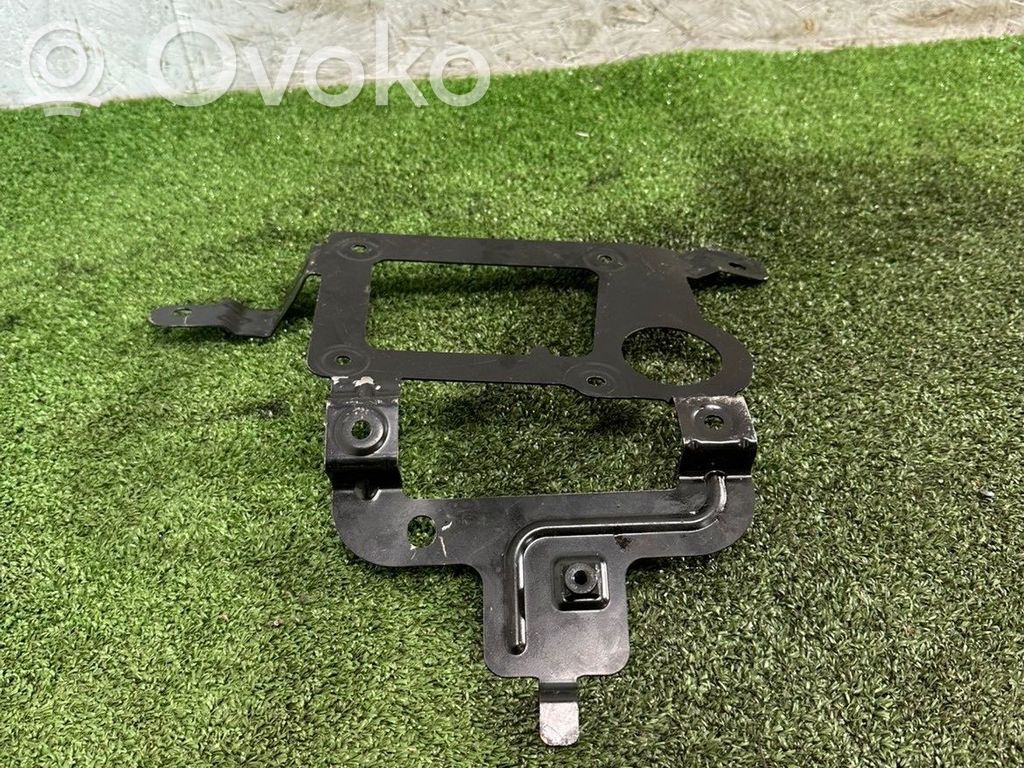 Audi Q7 4M Garso stiprintuvo laikiklis 