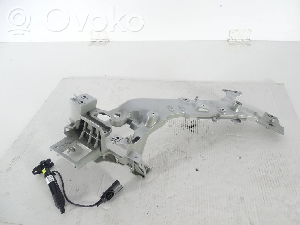 Polestar 2 Headlight/headlamp mounting bracket 