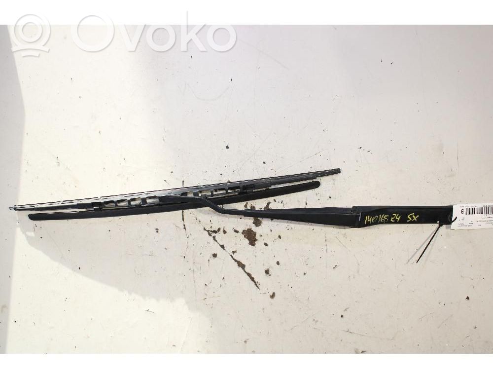 Front wiper blade arm