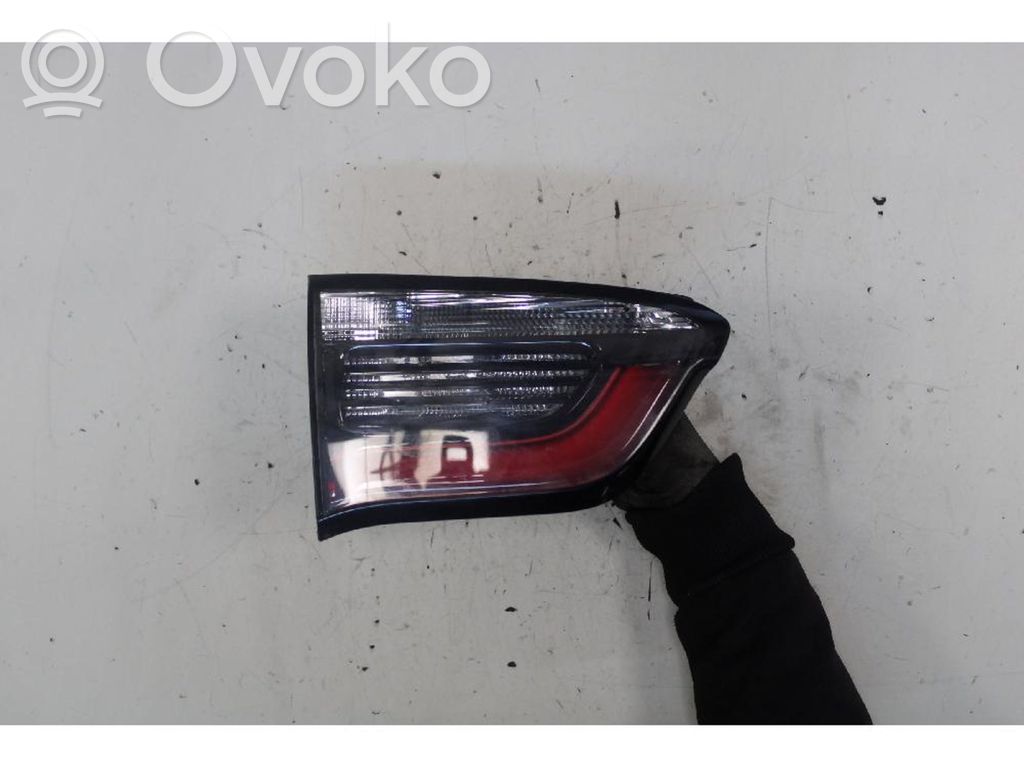 Jeep Compass Aizmugurējais lukturis pārsegā 