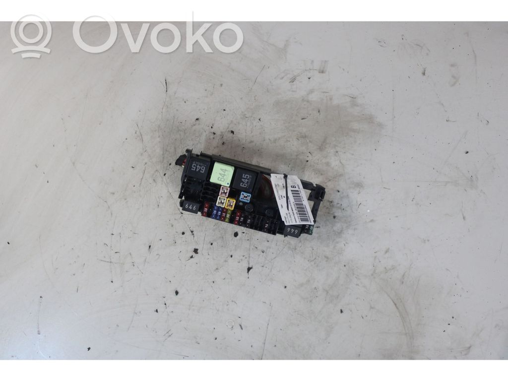 Volkswagen Polo VI Módulo de fusible 