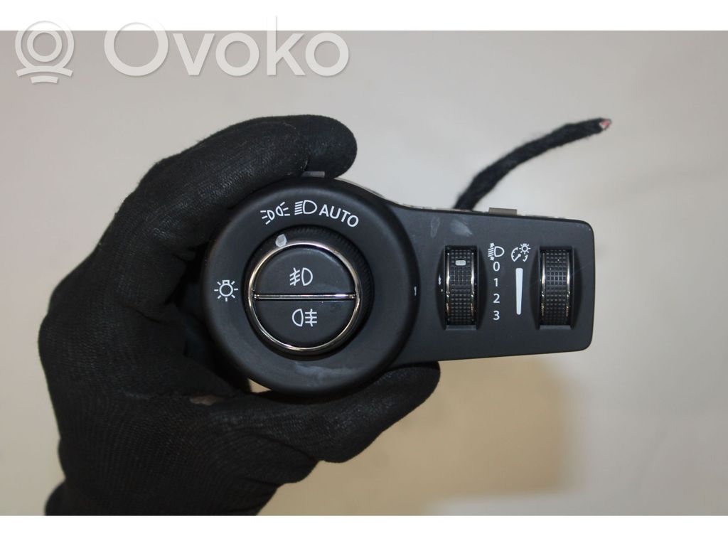 Light switch   609436060