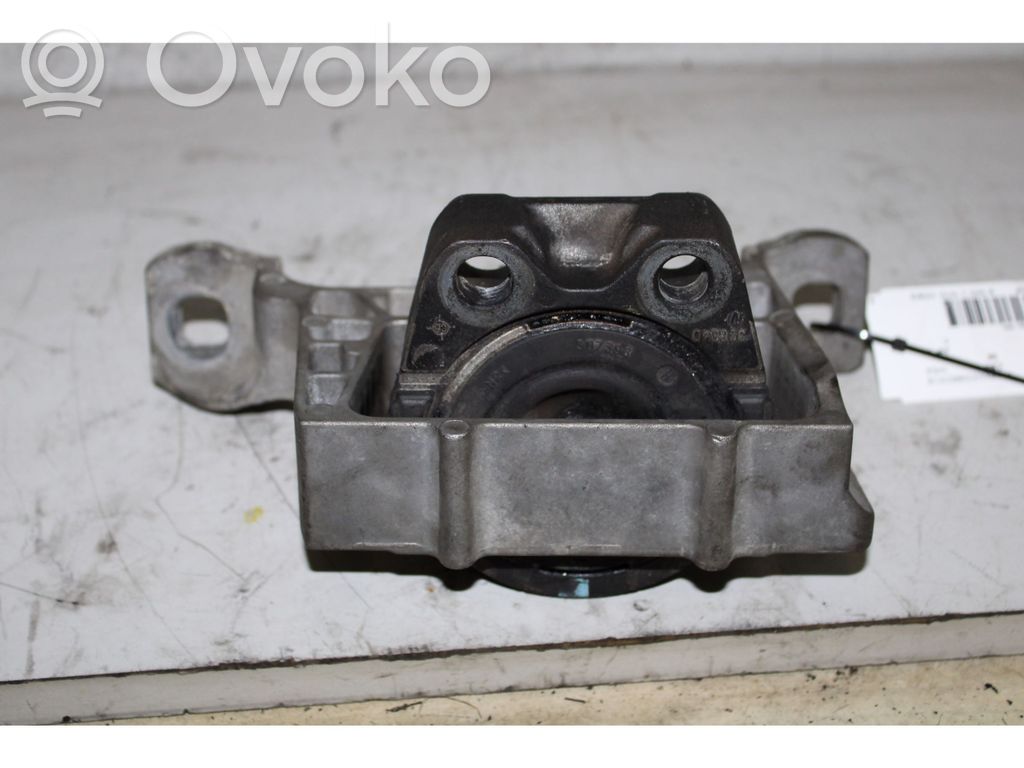 Ford Focus Engine mount bracket 