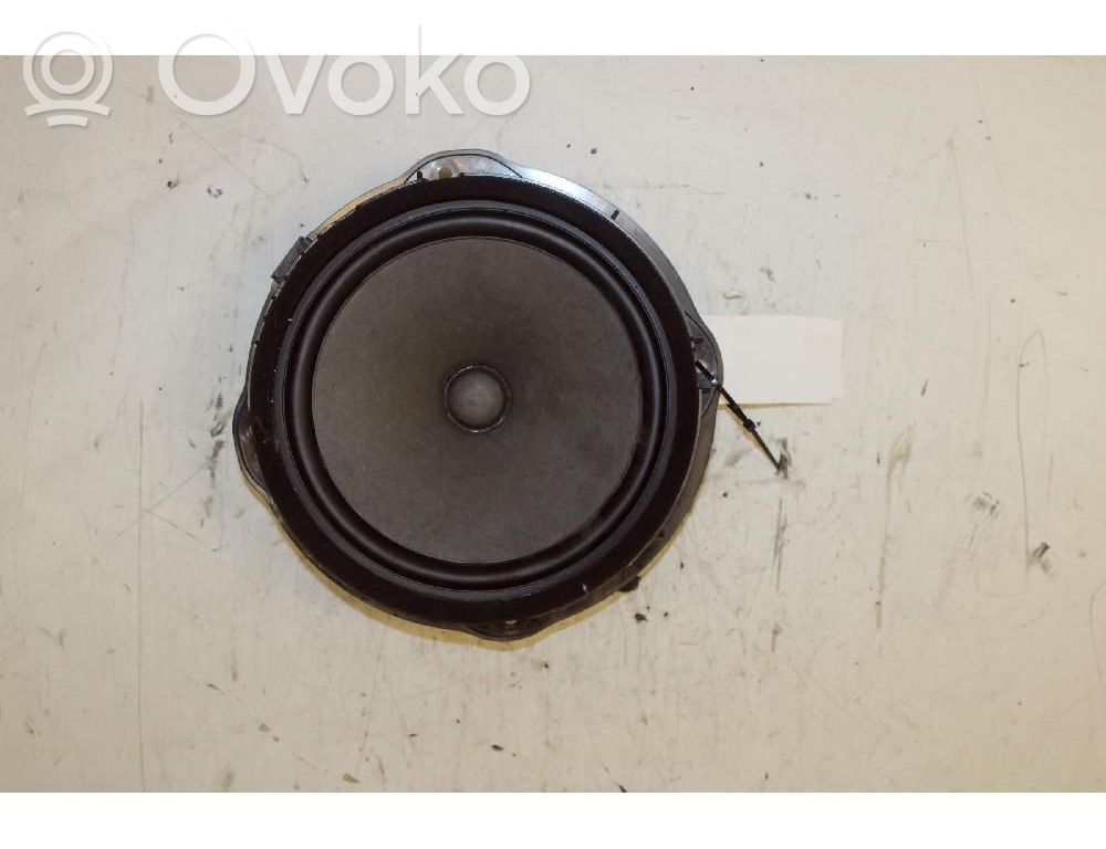 Altavoz de la puerta delantera