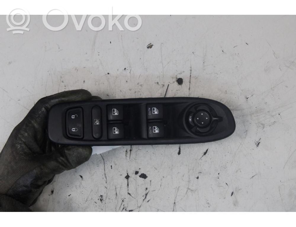 Jeep Compass Electric window control switch 