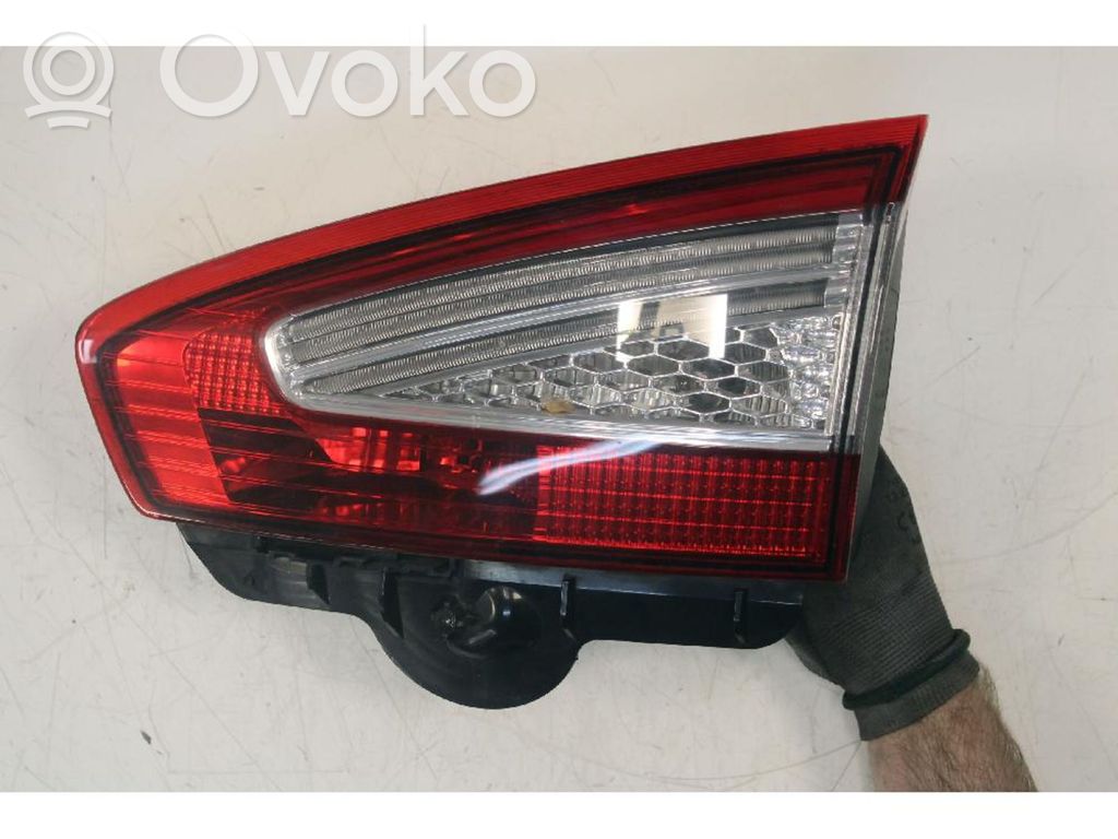 Ford Mondeo MK IV Luci posteriori del portellone del bagagliaio