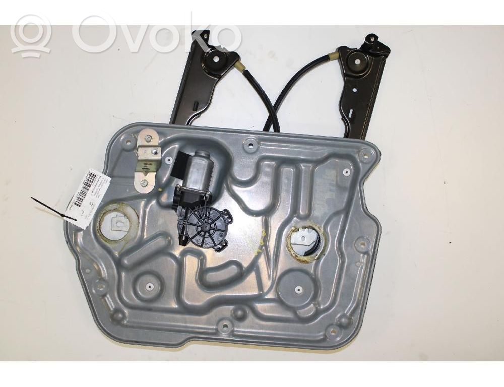 Nissan Qashqai+2 Macara ușă față cu motor
