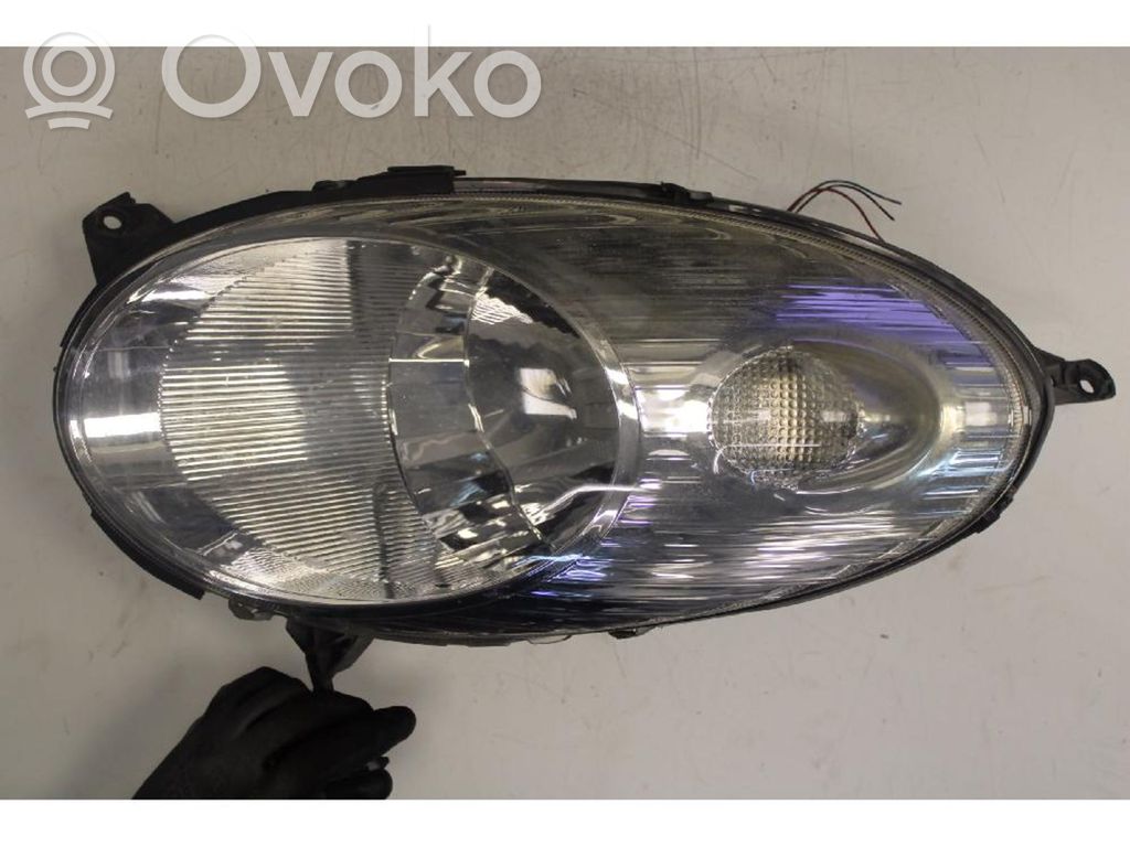 Nissan Micra Lampa przednia