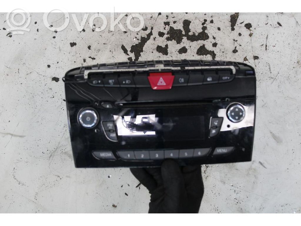 Lancia Ypsilon Panel / Radioodtwarzacz CD/DVD/GPS 