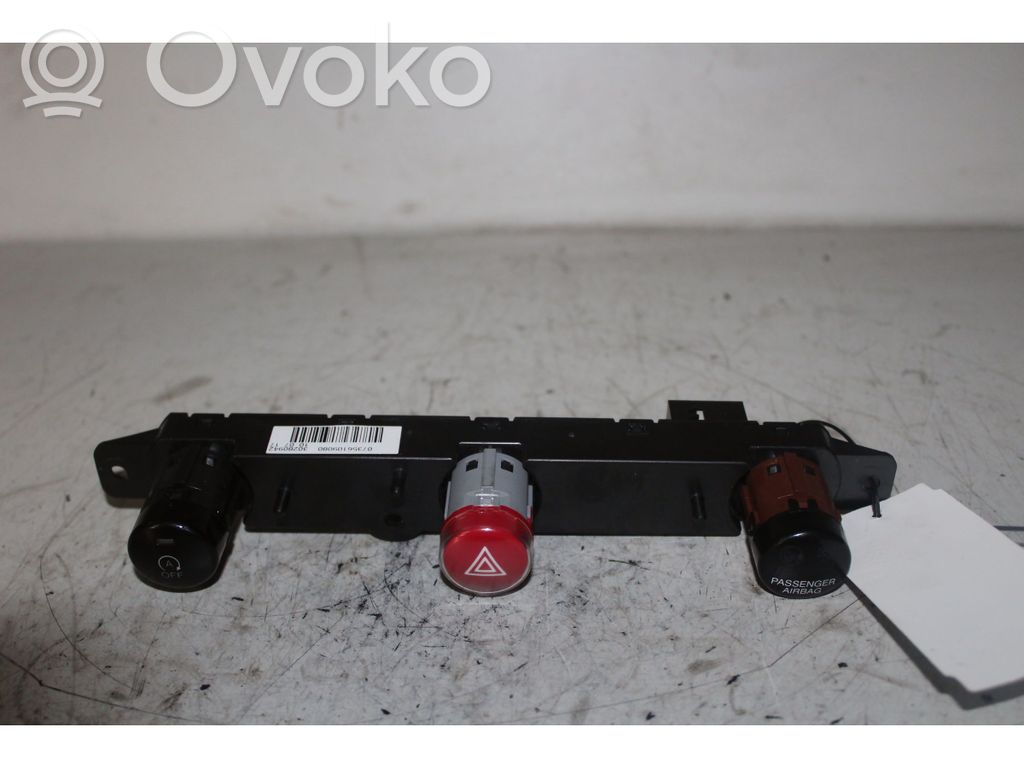 Botón interruptor de luz de peligro   07356109080