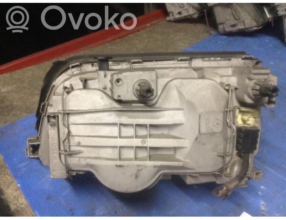 Mercedes-Benz C W202 Lampa przednia 