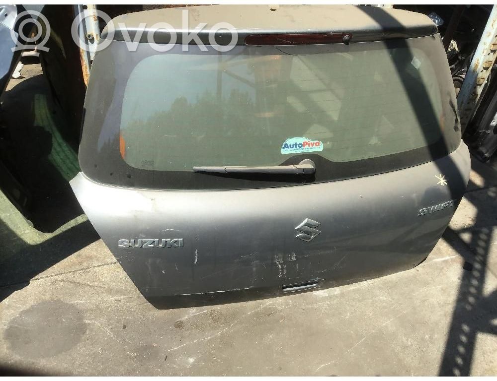 Suzuki Swift I Couvercle de coffre