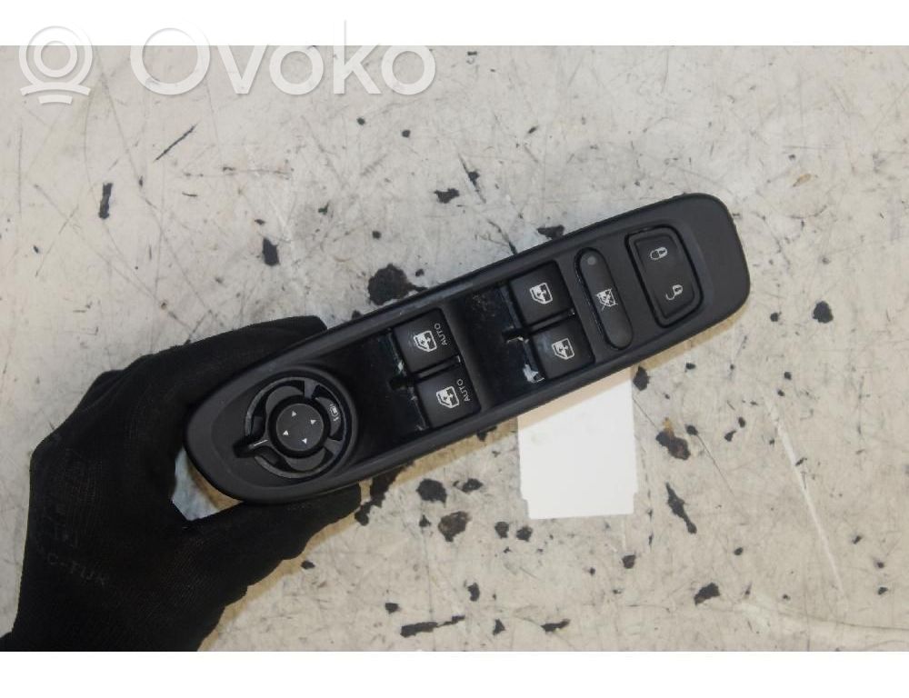 Jeep Compass Electric window control switch 