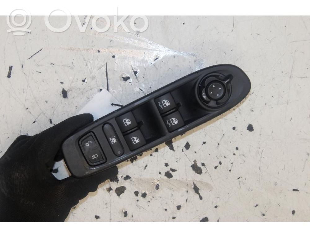 Electric window control switch   6BZ8LXHAA