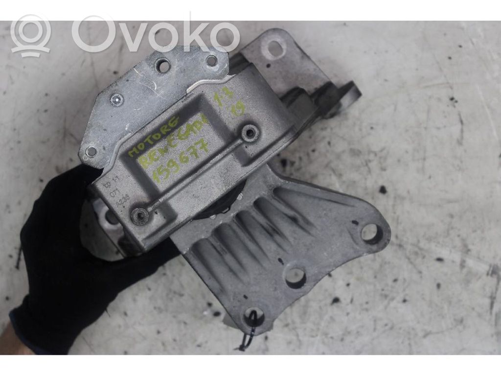 Jeep Renegade Engine mount bracket 