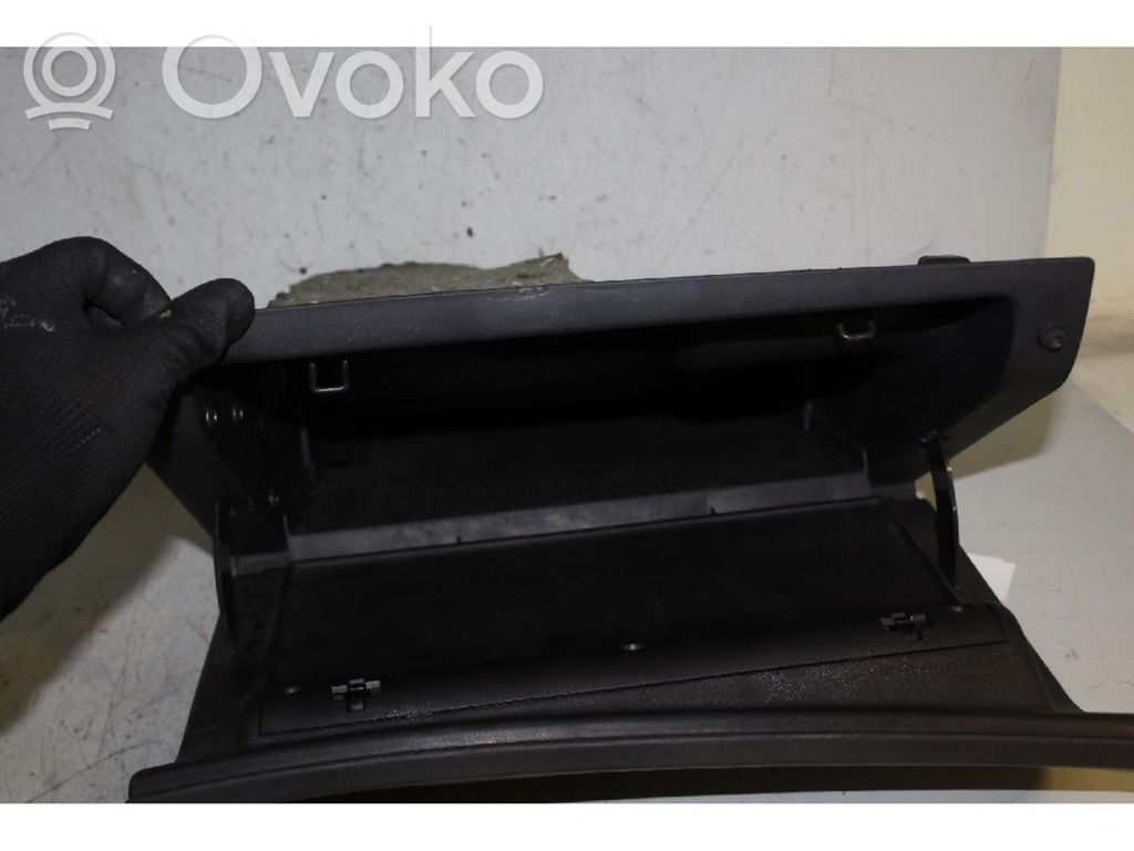 Glove box