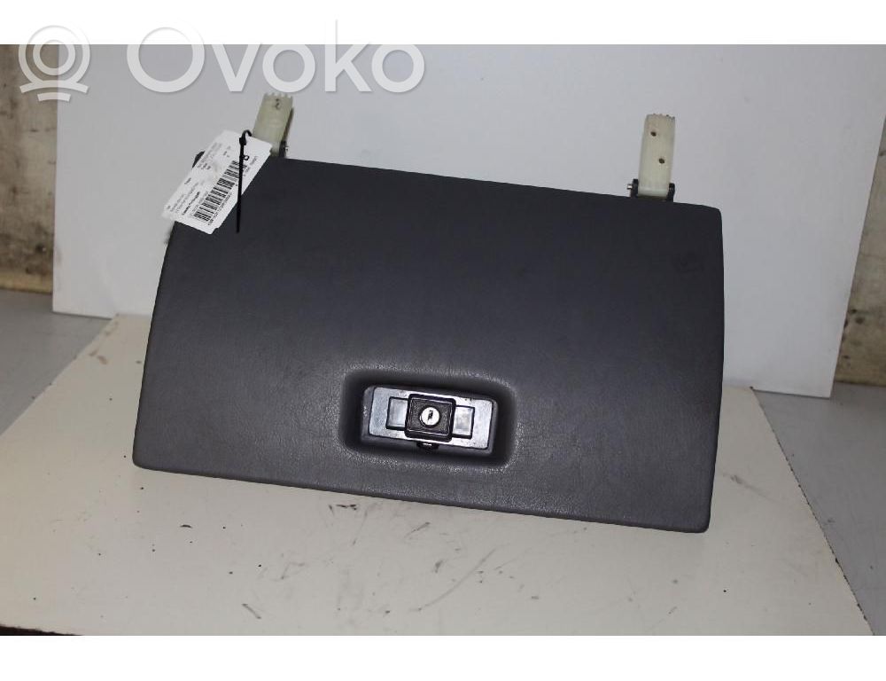 Hansikaslokero